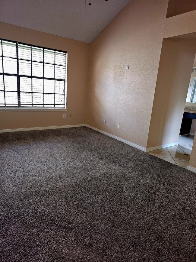 Building Photo - 12110 Hedgedown Dr