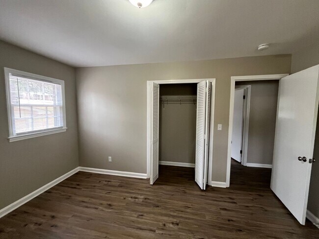 Building Photo - 4 Bedrooms, 1 Bathroom - Home in West Rome!