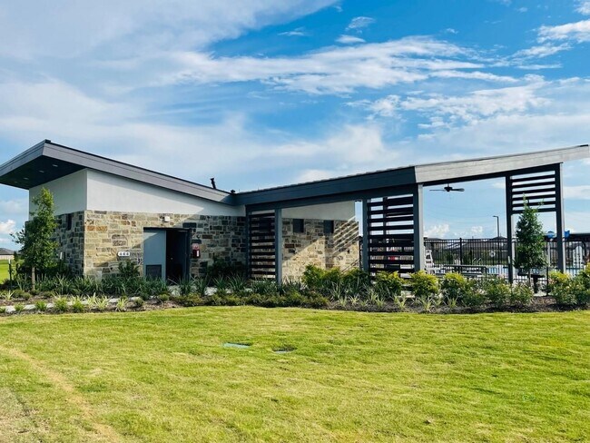 Building Photo - 318 Serena Pk Ln