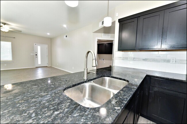 Building Photo - 541 Paseo Modesto Dr