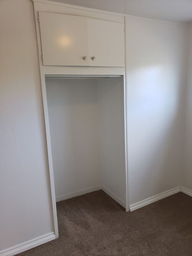 Building Photo - 940o