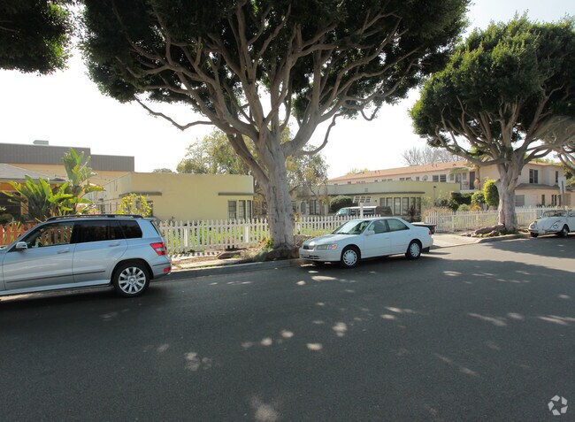 Building Photo - 1502-1510 Maple St