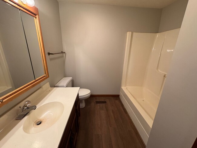 Building Photo - 2 bedroom 1 bath duplex in Lone Oak