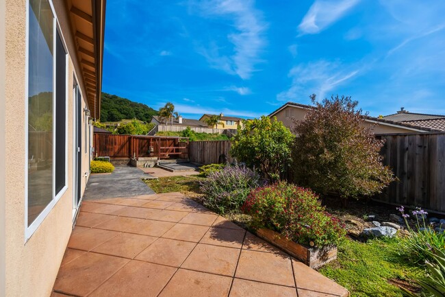 Building Photo - Spacious 3-Bed, 2-Bath Single Level Home