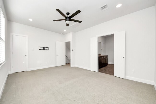 Building Photo - 325 Eado Park Cir