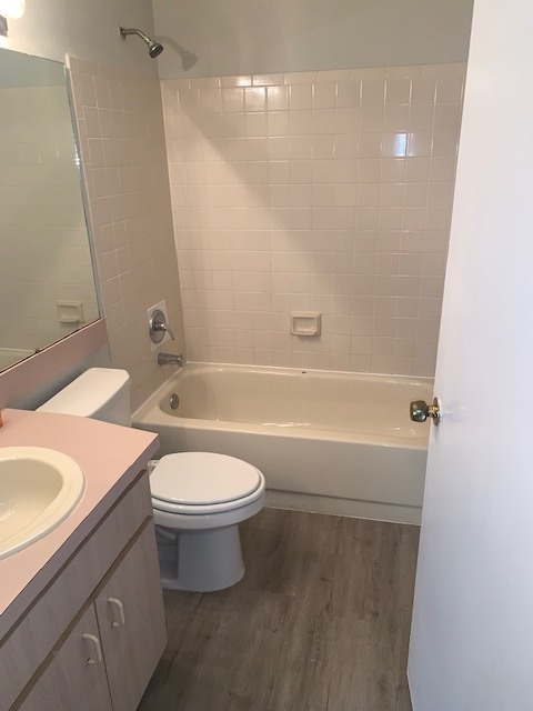 Building Photo - 418 Benson St