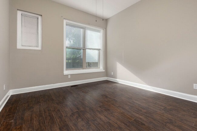 Building Photo - 1361 S Brook St