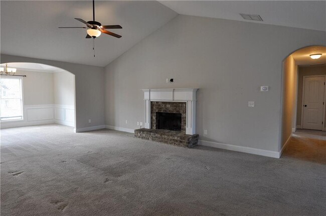 Building Photo - 691 River Mist Cir