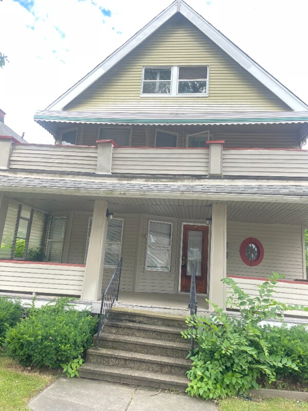 Building Photo - 2688 E 128th St