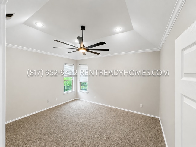 Building Photo - 4901 Lakeside Dr