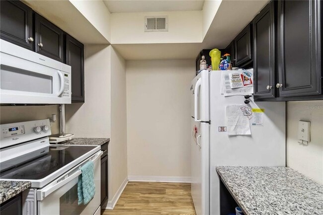 Building Photo - 1000 Villagio Cir