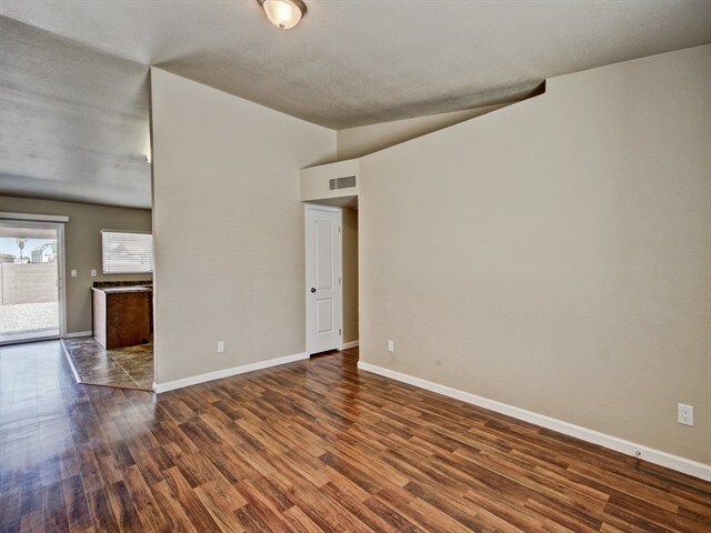 Building Photo - 10930 W Montecito Ave
