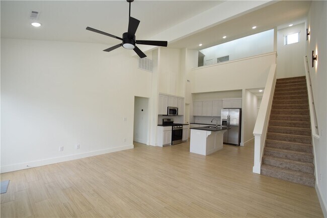 Building Photo - 674 Sun Meadows Loop
