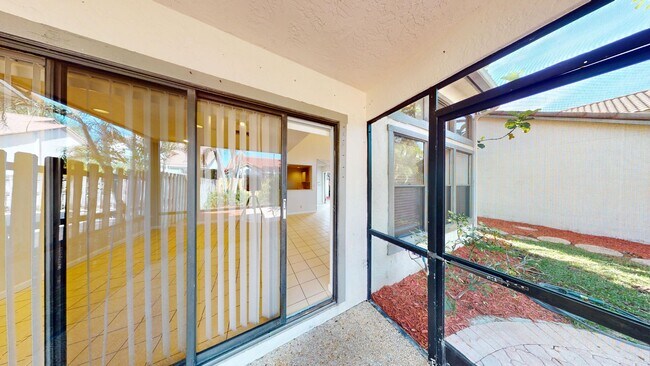 Building Photo - Spacious 3Bed/2.5Bath/Garage Home in Via Verde