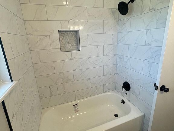 Building Photo - 1117 W Woodlane Dr