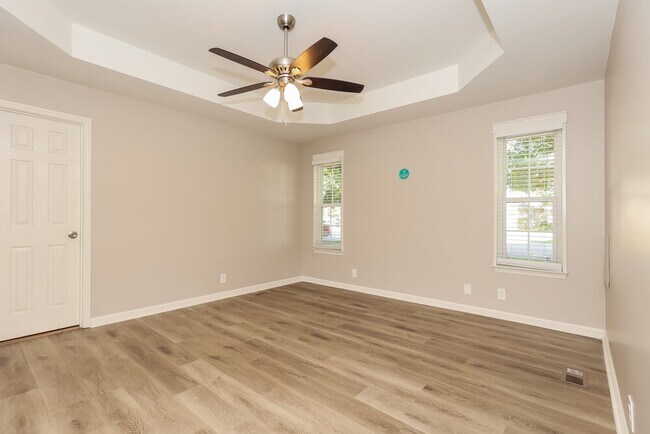 Building Photo - 1002 Esquire Ct