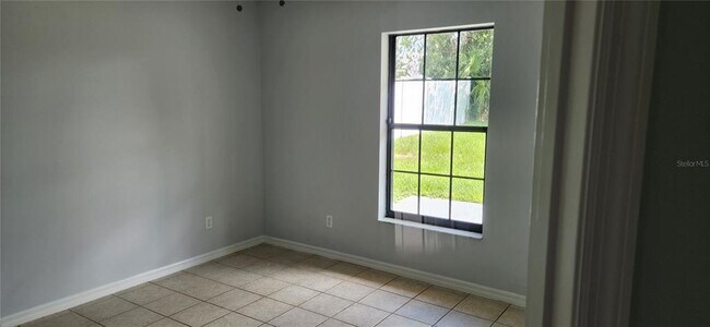 Building Photo - 10 Teak Run