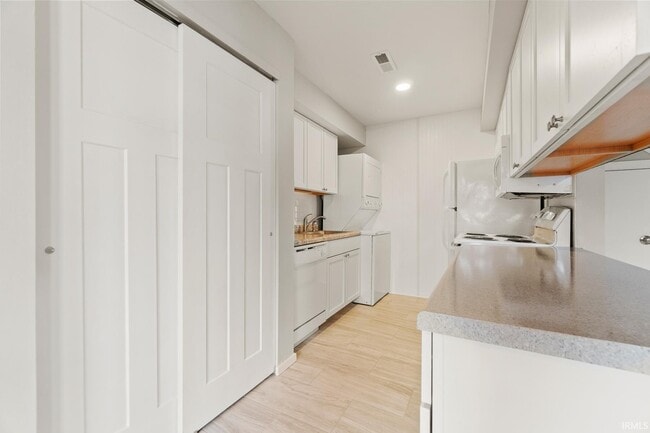 Building Photo - 5124 Woodmark Dr