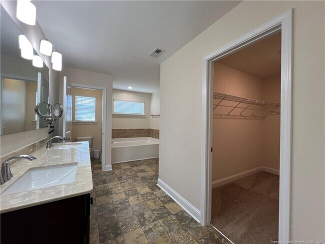 Building Photo - 4411 Low Oak Ct