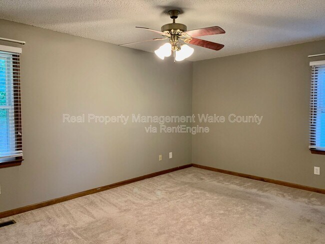 Building Photo - 207 Trillingham Ln