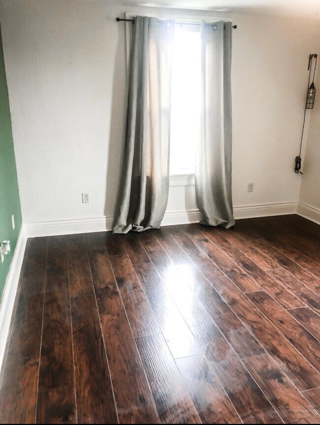 Bedroom 2 (without furniture) - 2113 Toledano St