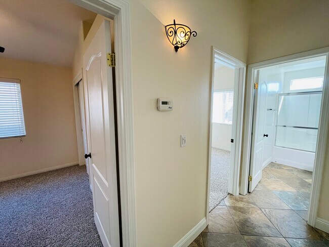 Building Photo - 9415 Godiva Ave