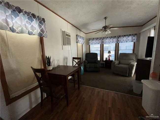 Building Photo - 149 Lantern Ave