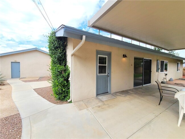 Building Photo - 12149 Country Club Ln