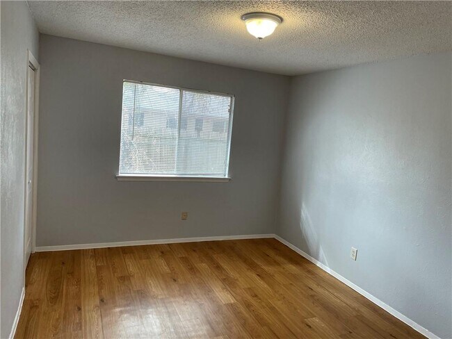 Building Photo - 105 Meteor Dr