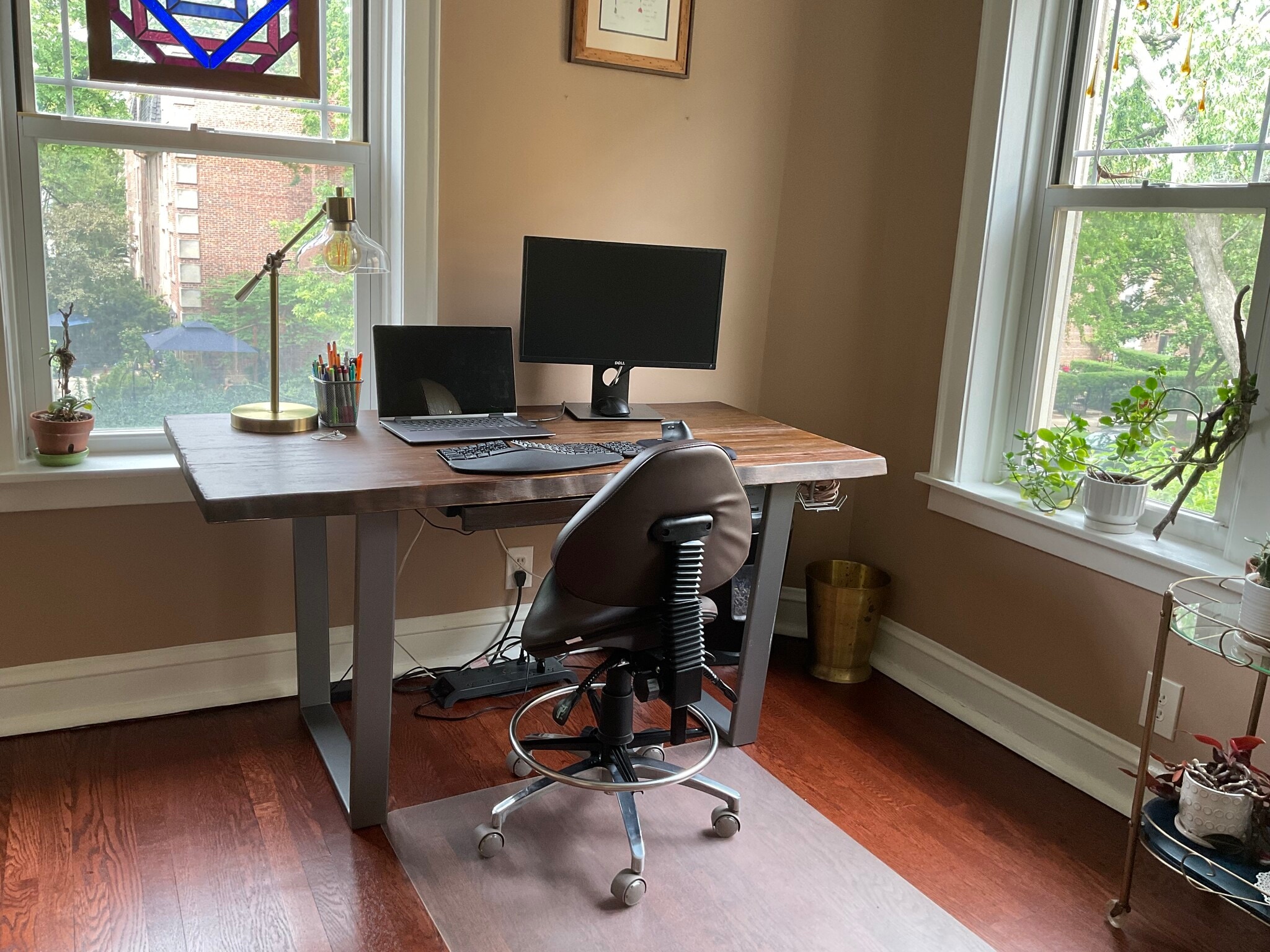 Office desk and computing set-up - 825 Forest Ave