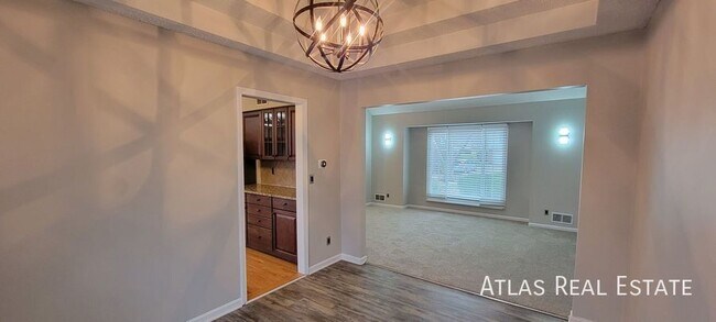 Building Photo - 1009 NE 99th St