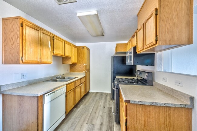 Building Photo - 4730 E Craig Rd