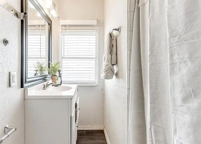 Building Photo - 2140 NW 36th St