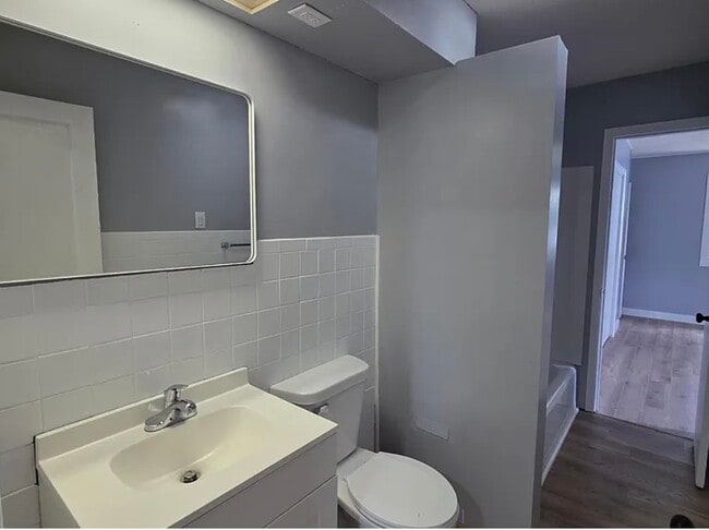 Building Photo - 2124 Cincinnati Ave