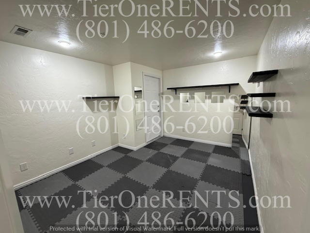Building Photo - This property offers a NO DEPOSIT option a...