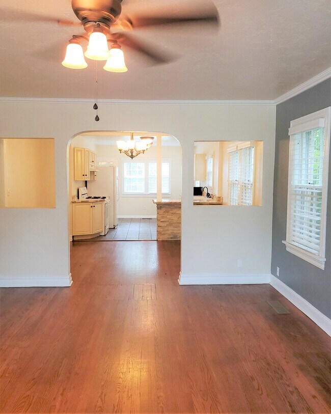 Building Photo - AMAZING 5 BED, 2 BATH MILLERS ADDITION NW OKC