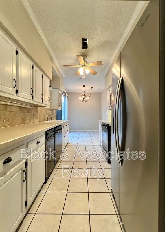 Building Photo - 207 Forest View Ct