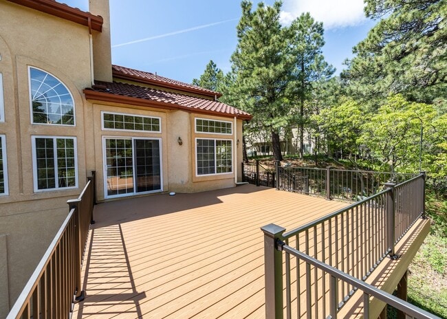 Building Photo - *COMING SOON* 5 Bedroom Broadmoor Beauty A...
