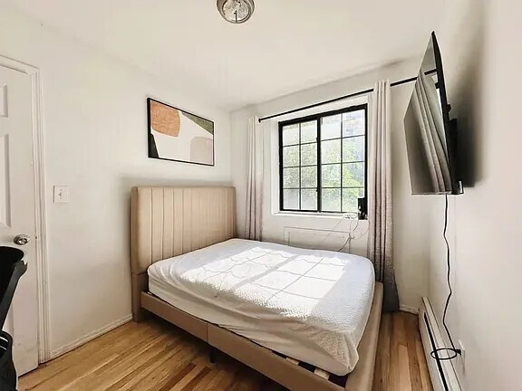Building Photo - Furnished room/NOT APARTMENT