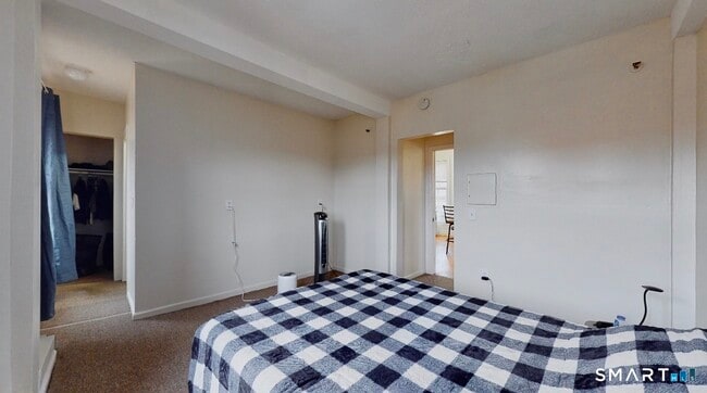 Building Photo - 666 Main St