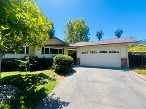 Building Photo - Unique 3 Bed + 2 Bath Los Altos Home - Spa...