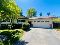 Building Photo - Unique 3 Bed + 2 Bath Los Altos Home - Spa...