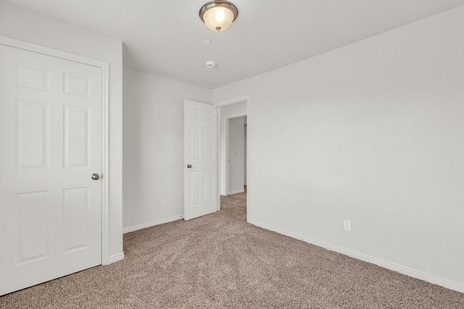 Building Photo - 3561-3585 E Rock Creek Rd