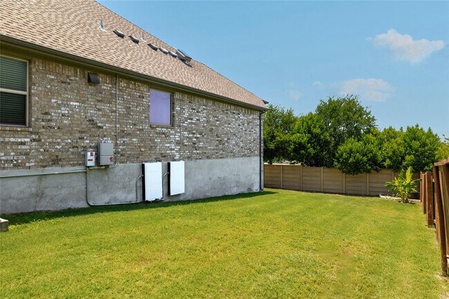 Building Photo - 2421 Blended Tree Ranch