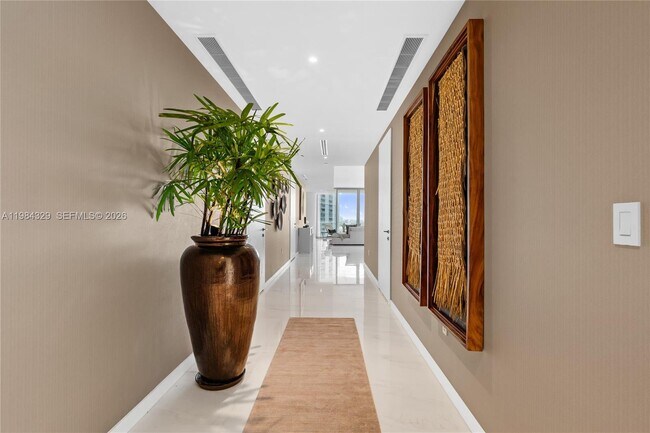Building Photo - 300 Biscayne Blvd Way