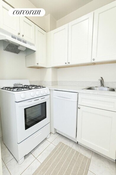Building Photo - 249 E 48th St