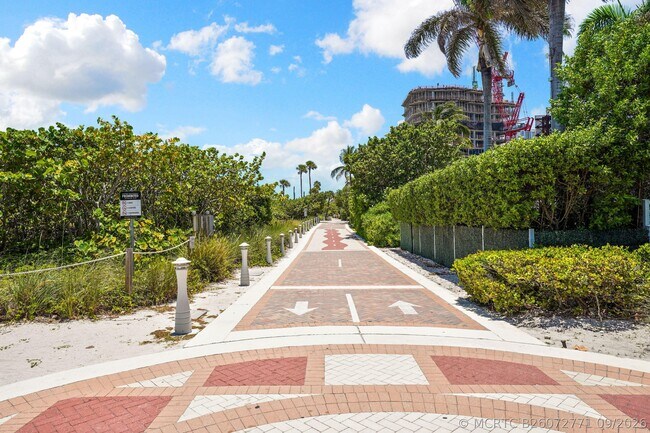 Building Photo - 3710 Collins Ave