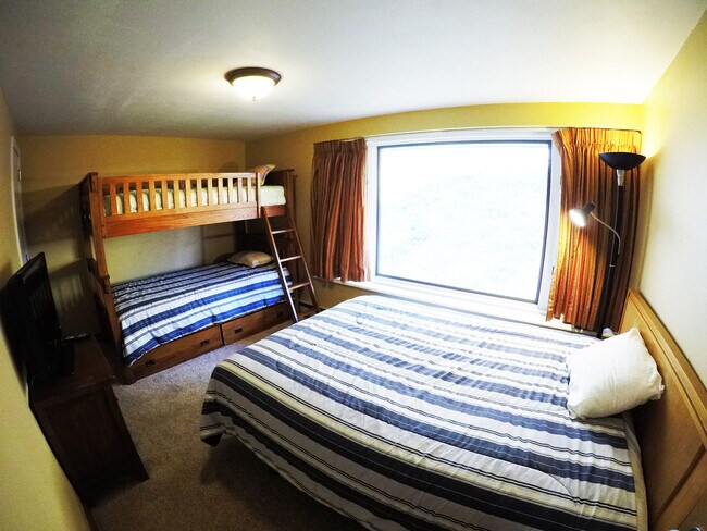 Building Photo - Winter Seasonal Rental- Sts John 2522