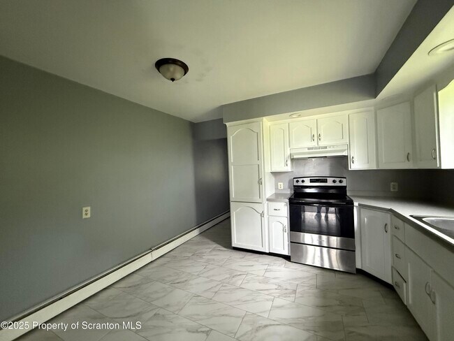 Building Photo - 1332-1332 Bryn Mawr St