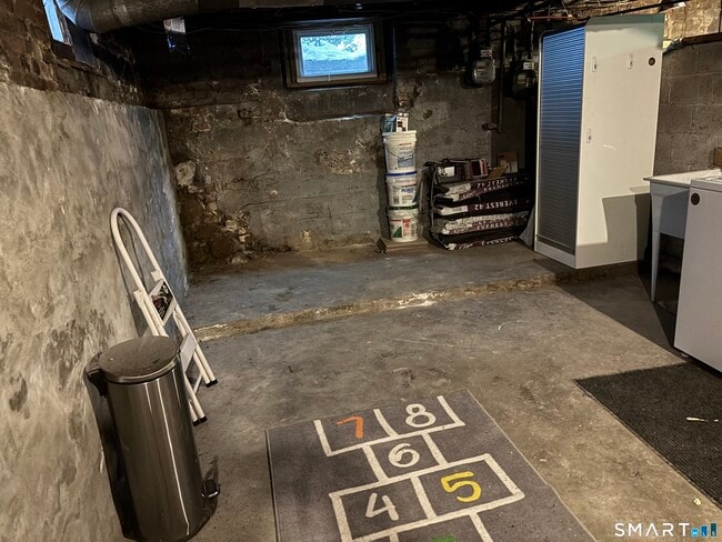 Building Photo - 14 Thill St